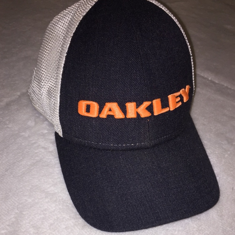 Oakley Adjustable Trucker Hat